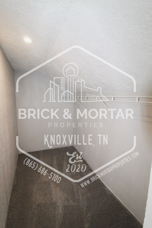 Building Photo - 427 E Caldwell Ave