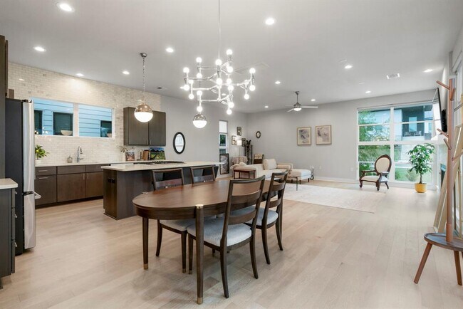 Building Photo - 6008 Florencia Ln