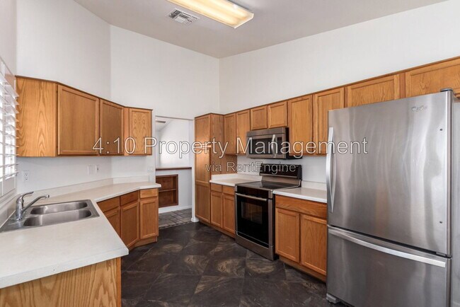 Building Photo - 30725 N Royal Oak Way
