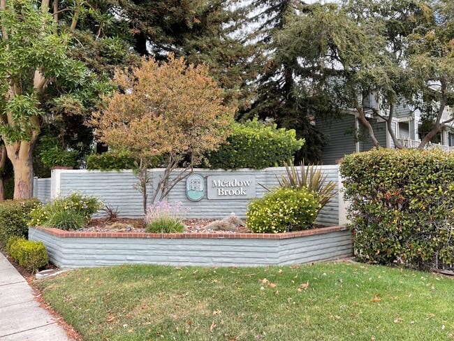 Building Photo - 2 bedrooms 2bath Condo in Fremont gated co...