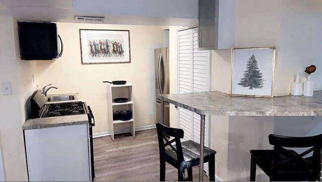 Building Photo - 1624 S Throop St