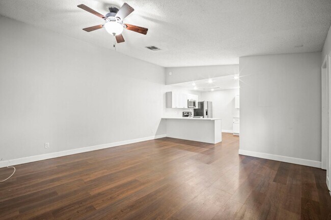 Building Photo - Newly remodeled 2 bedroom, 2 bathroom home...