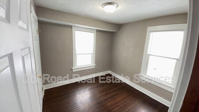 Building Photo - 337-339 Knecht Dr