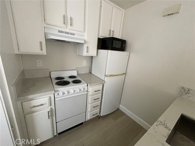 Building Photo - 3703 Country Oaks Loop