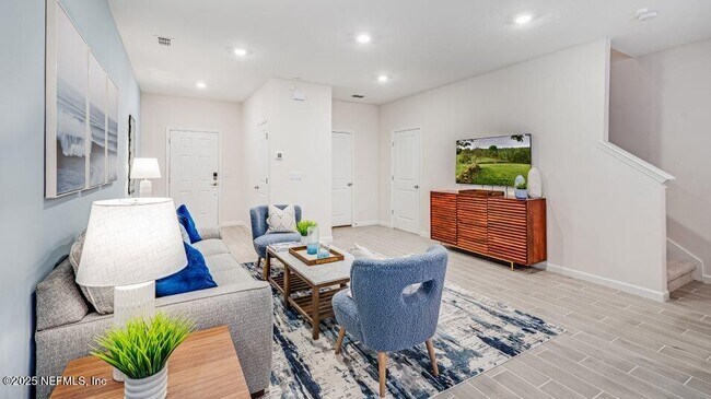 Building Photo - 392 Rosemont Dr