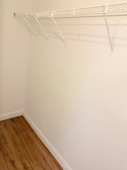 Building Photo - 13206 Glenmoor Dr