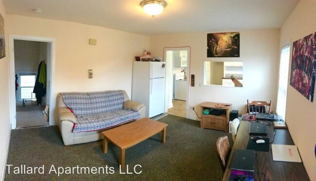 Building Photo - 8 br, 2 bath Apartment - 1129/31 Bowen Ct.