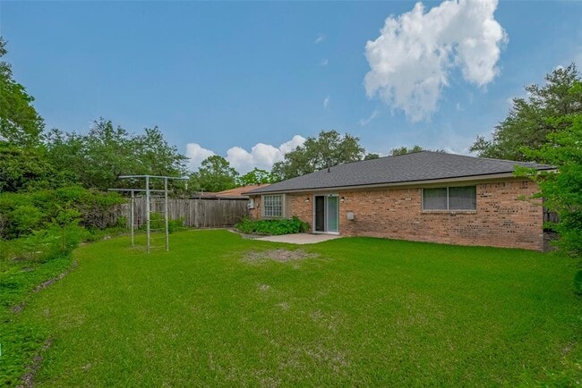 Building Photo - 2027 Briar Ridge Dr