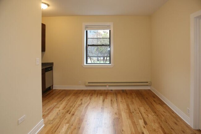 Building Photo - 4349 N Damen