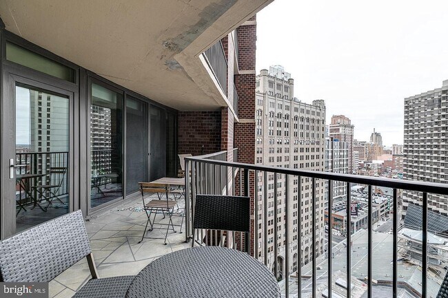 Building Photo - 1420 Locust St