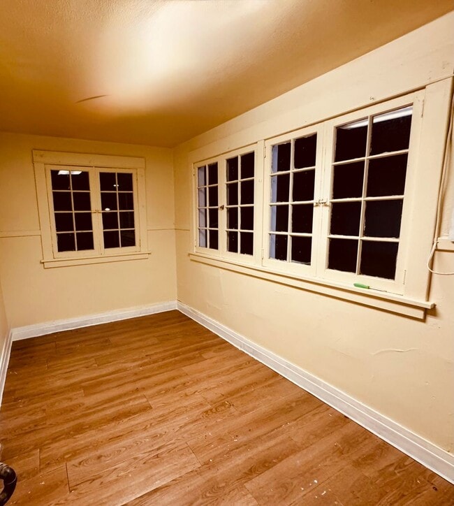 Building Photo - Cute, remodeled home!!