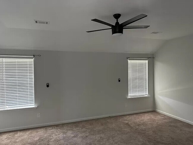 Building Photo - 7266 Hanford Dr