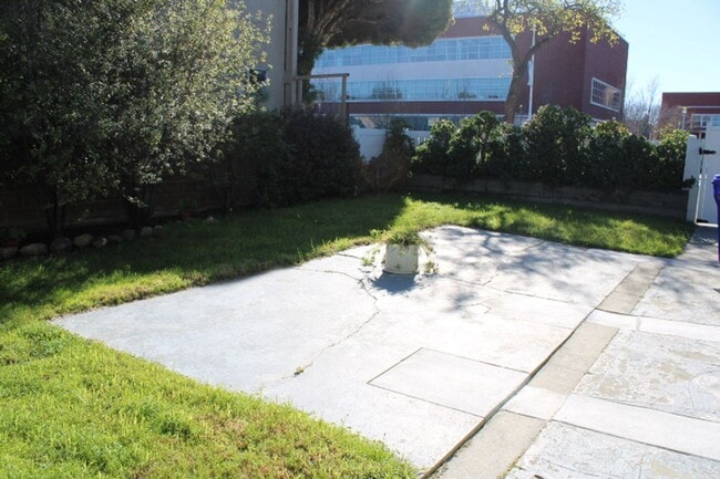 Building Photo - 500 Civic Center St