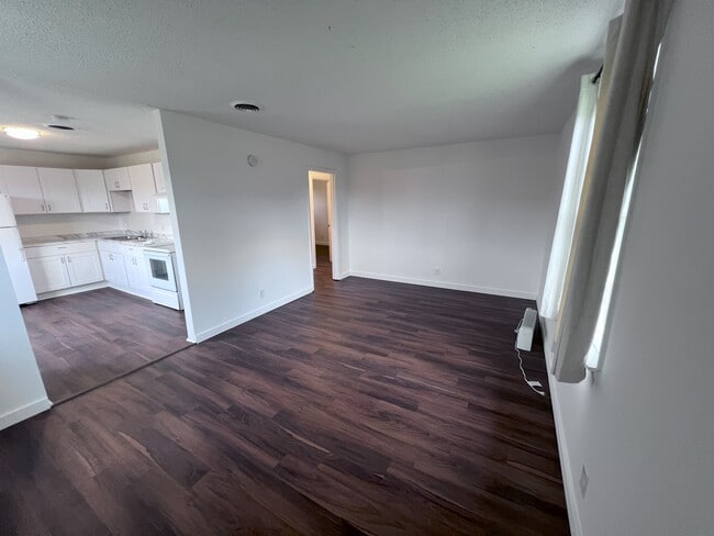 Living room - 2313 Dalebrook Ct