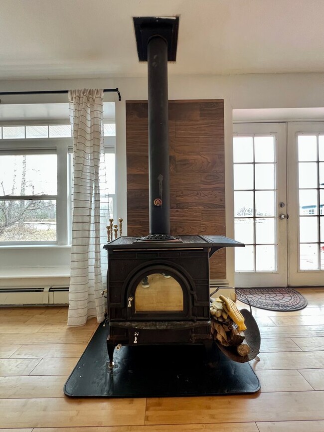 Building Photo - Charming 3-Bedroom Home in Fairbanks / Pet...