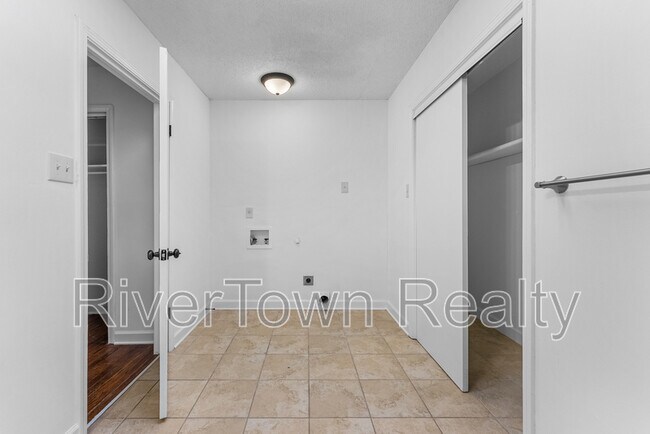 Building Photo - 810 Indian Dr