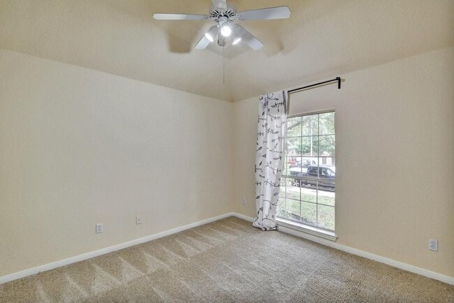 Building Photo - 1016 Savanna Ln