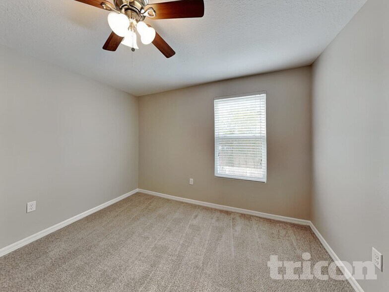 Building Photo - 3799 Crossline Dr