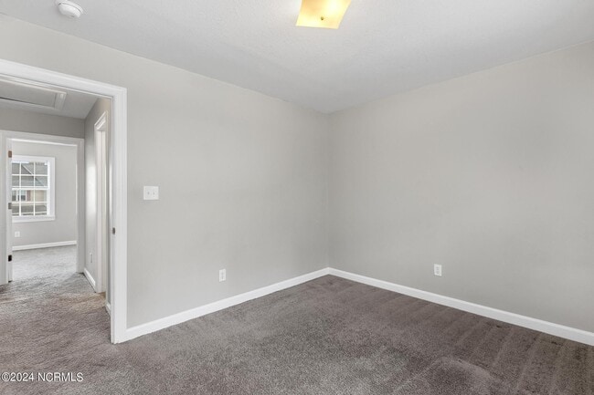 Building Photo - 404 Springwood Dr