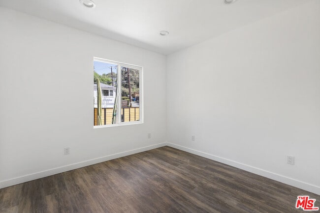 Building Photo - 1213 El Paso Dr