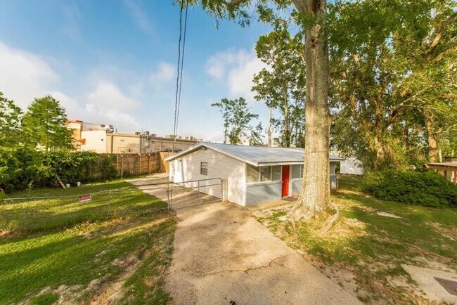 Building Photo - 201 Dixie Dr