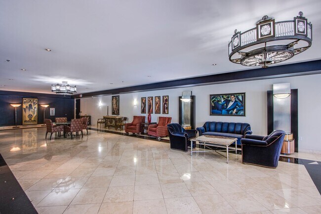 Building Photo - Absolutely stunning high rise loft at Metr...