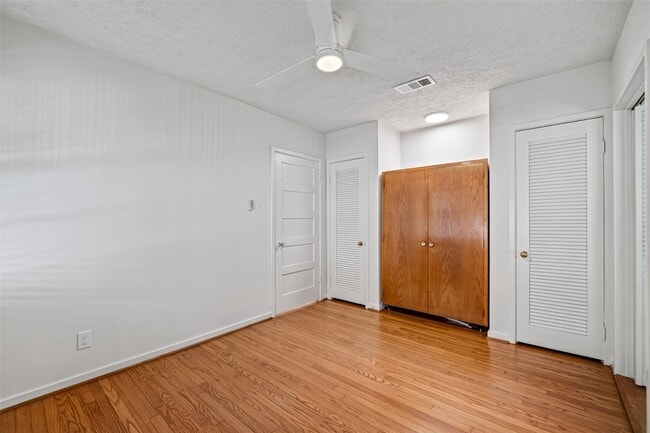 Building Photo - 946 Lamonte Ln