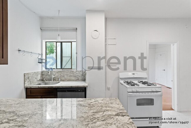 Building Photo - 39a Cook St