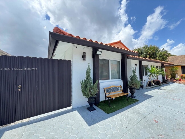 Building Photo - 433 SW 99th Ct