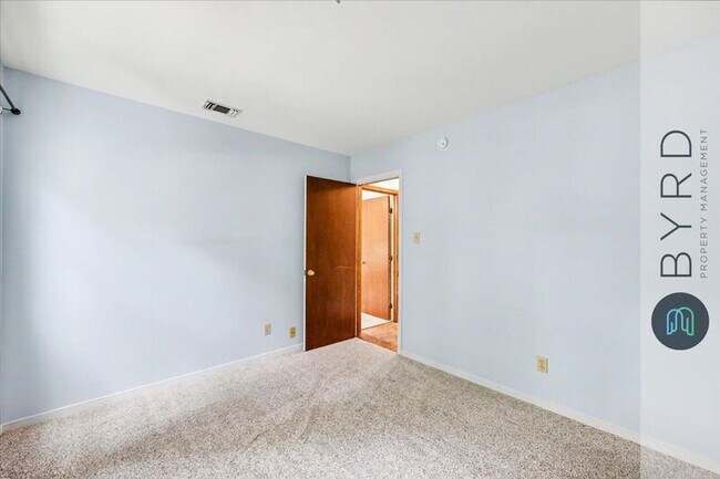 Building Photo - 5961 Sara Kay Dr