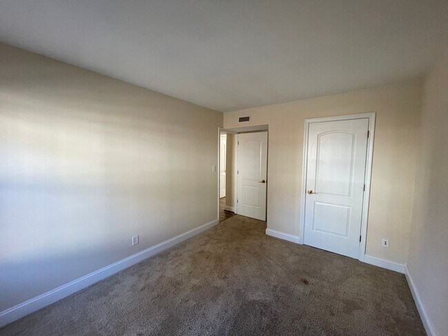 Building Photo - 1311 Villa Way