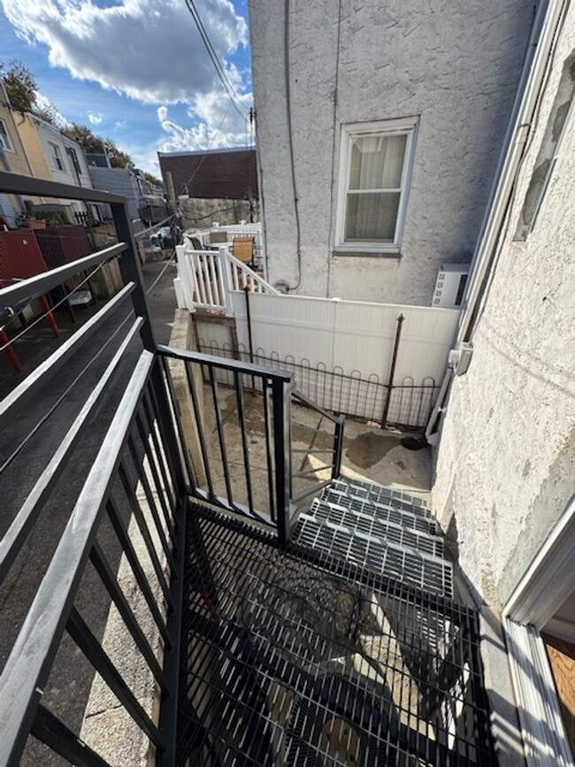 Building Photo - Beauty in Marconi Park West 3 Beds finishe...