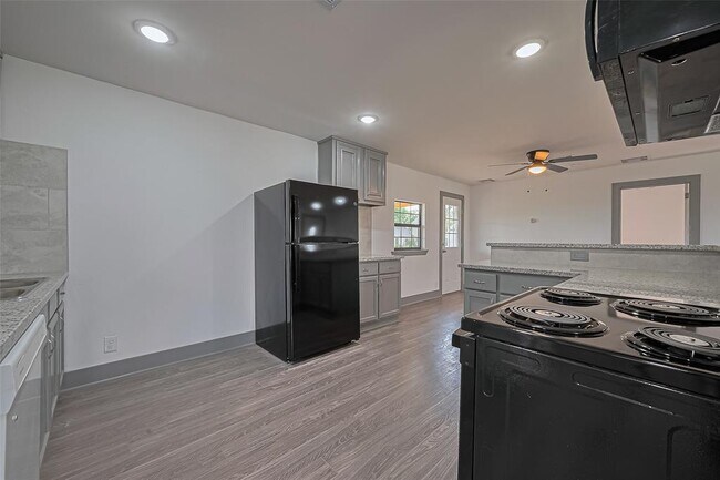 Building Photo - 22334 FM 762 Rd