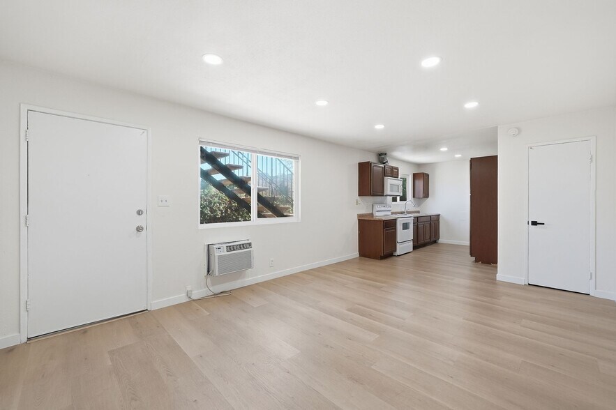 Building Photo - 12621 Lindo Ln