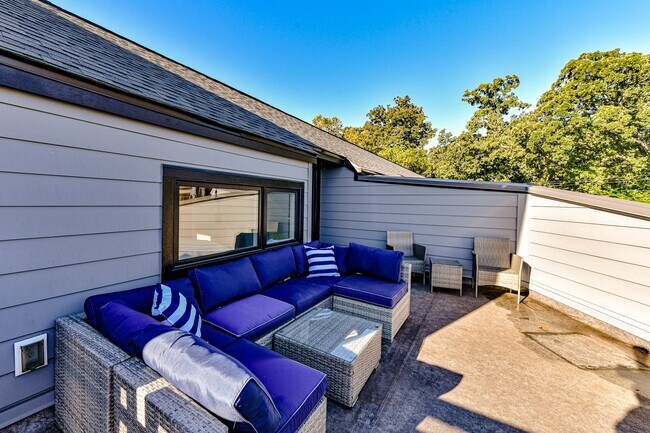 Building Photo - 1072 Kenilworth Ave