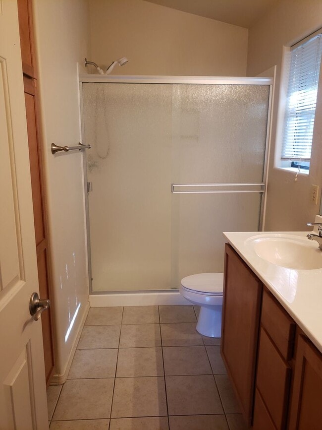 Building Photo - 2 bed / 2 bath - 2 car attached garage