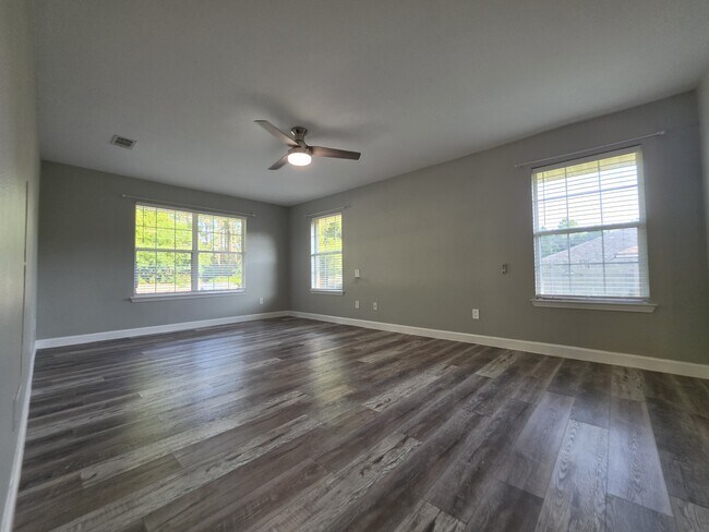 Building Photo - 1682 Village Pkwy