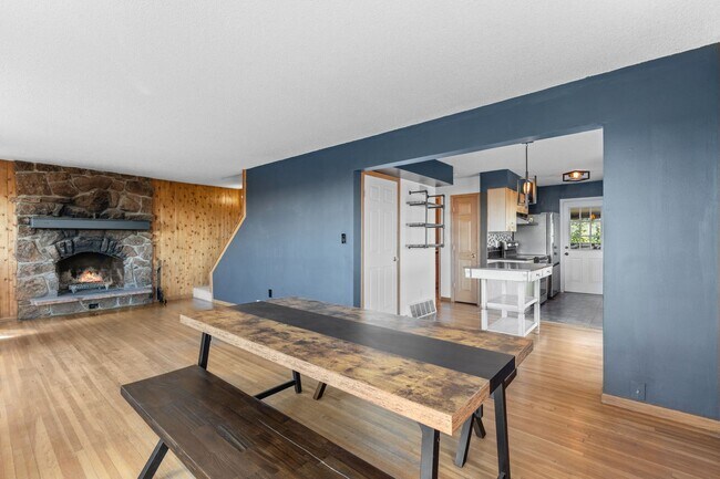 Building Photo - 848 Aspen Dr