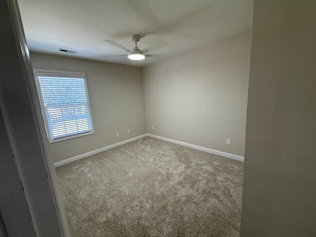 Building Photo - 305 Sugar Maple Ave