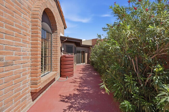 Building Photo - Pending/ Rented - Refined Desert Living in the Catalina Foothills