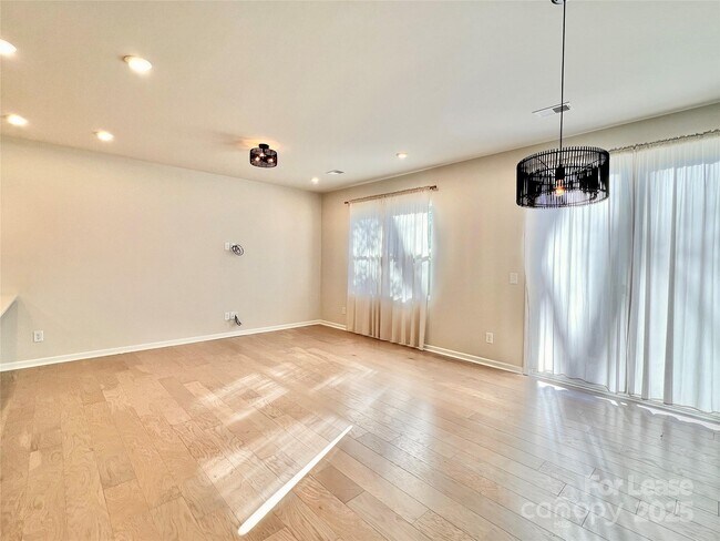 Building Photo - 5348 Somerset Hill Ln