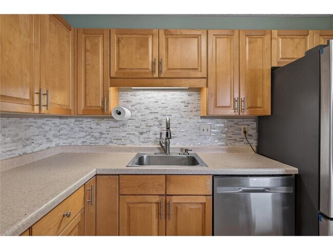 Building Photo - 78 10th St E