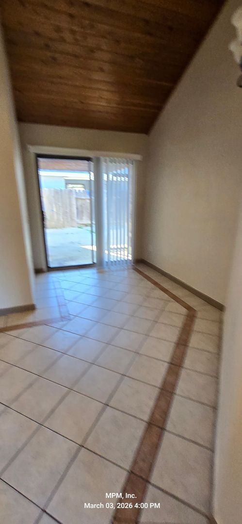 Building Photo - 3 bedroon 2 bath home