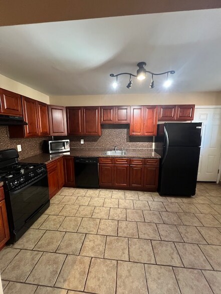 Building Photo - 1100 W Ritner St