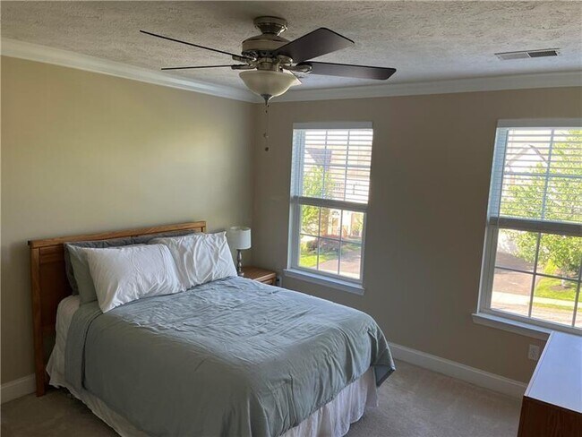 Building Photo - 266 Maple Ridge Dr