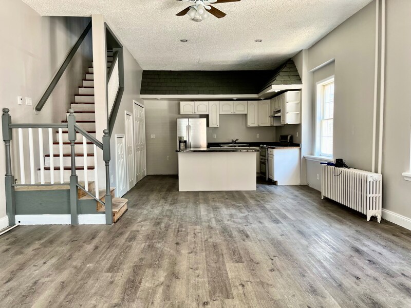 Building Photo - 1137 E 3rd St