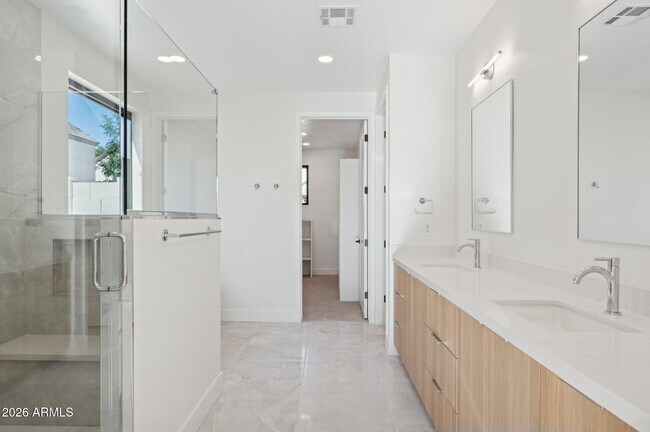 Building Photo - 6306 N 10th Dr