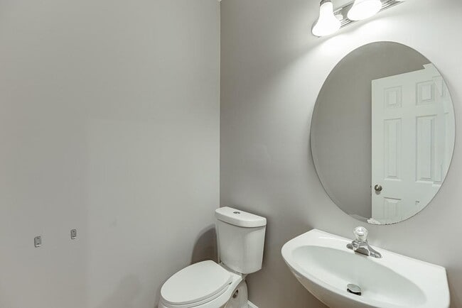 Building Photo - 805 Tulip Poplar Way