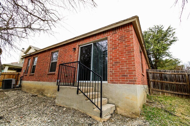 Building Photo - 511 Mathis Mdw