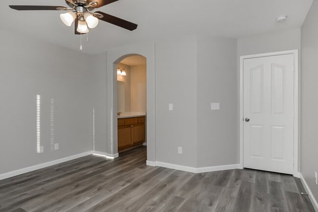 Building Photo - 4815 Longshot Dr